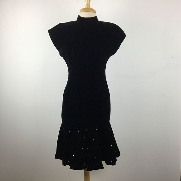 Taurus Nites Petites Vintage 80s Black Velvet Party Dress with pearls size 8. - Picture 1 of 10